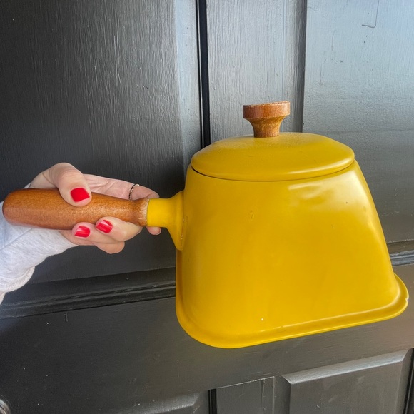 1970s vintage yellow enamel pot - Picture 3 of 5